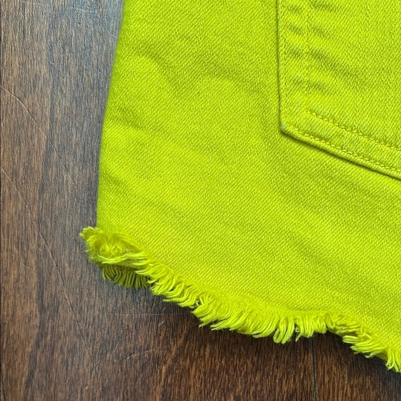 Lucky Brand Riley Shorts, Low Rise Chartreuse Goldy Yellow Denim Shorts, Size 26 - Picture 9 of 11